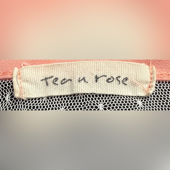 Tea n Rose- Sleeveless Pink w/ White Lace Blouse- Medium - Picture 3 of 3